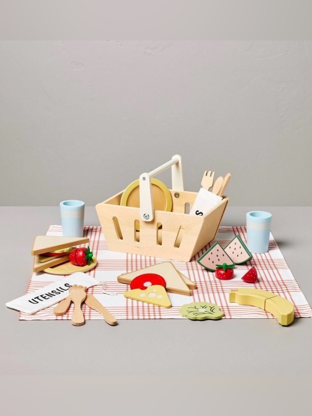 Toy Picnic Basket Playset 32pc - Hearth & Hand with Magnolia
New in Box